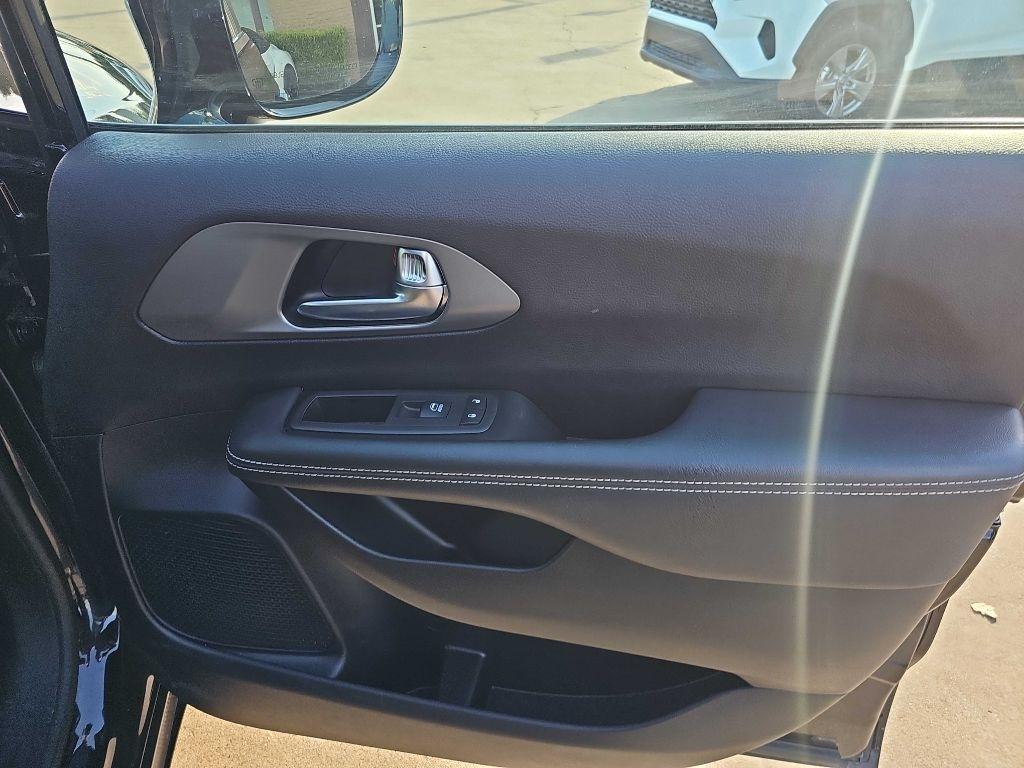 Chrysler Pacifica Select FWD 2025