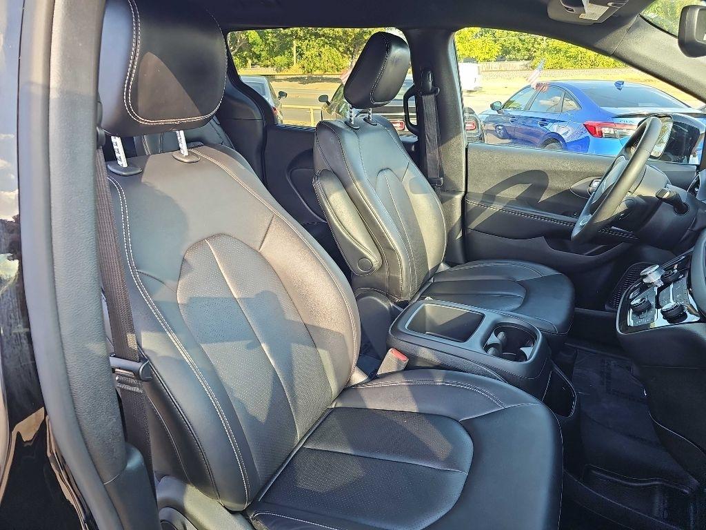 Chrysler Pacifica Select FWD 2025