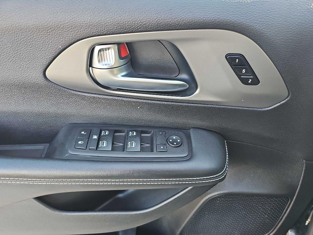 Chrysler Pacifica Select FWD 2025