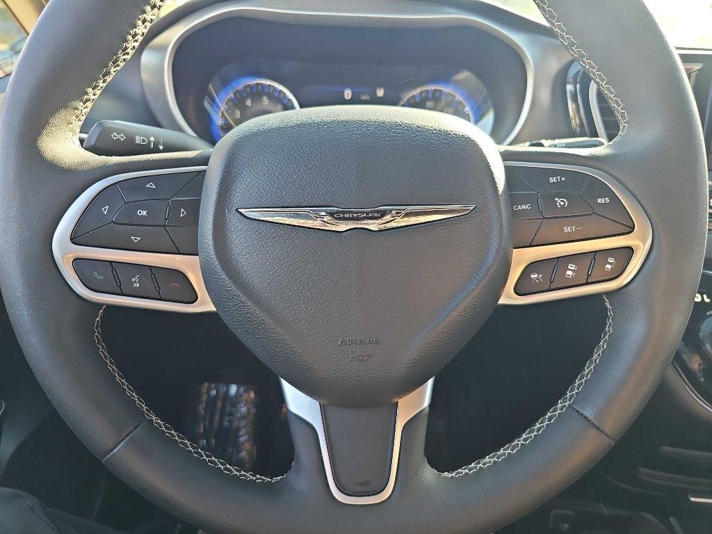 Chrysler Pacifica Select FWD 2025