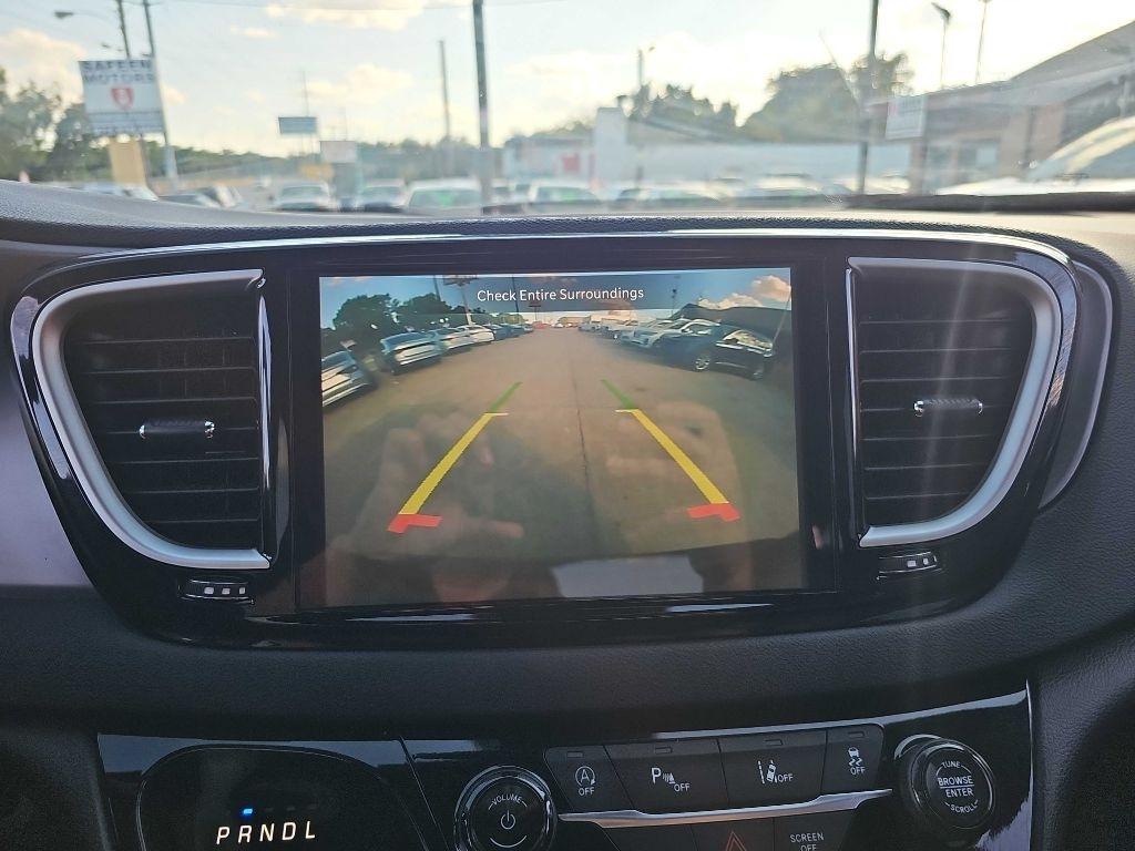 Chrysler Pacifica Select FWD 2025