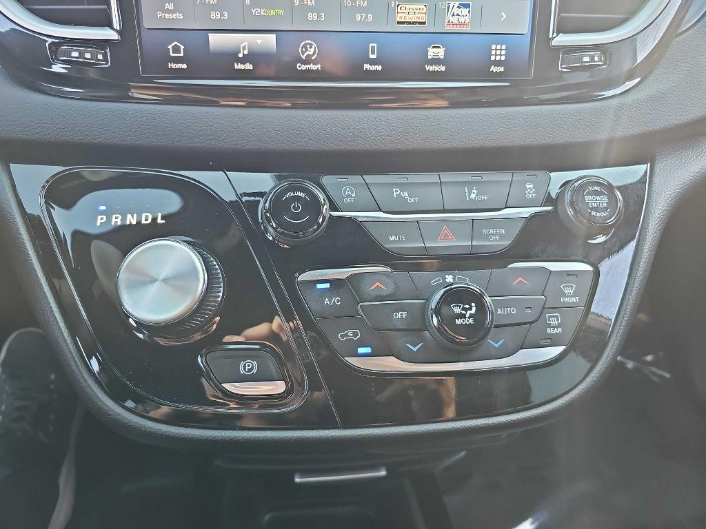 Chrysler Pacifica Select FWD 2025