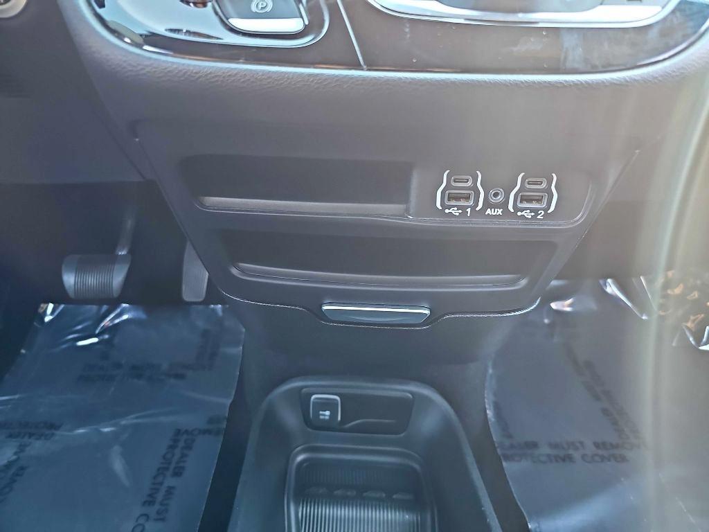 Chrysler Pacifica Select FWD 2025