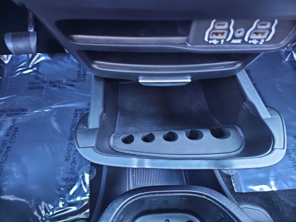 Chrysler Pacifica Select FWD 2025