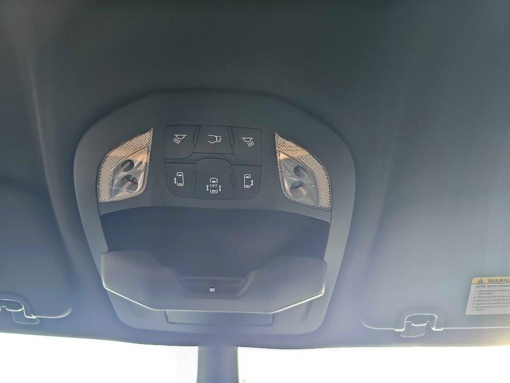 Chrysler Pacifica Select FWD 2025
