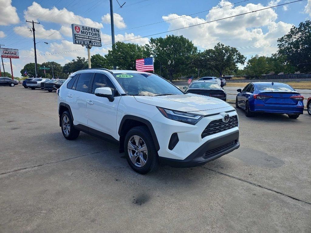 Toyota RAV4 XLE FWD (Natl) 2025