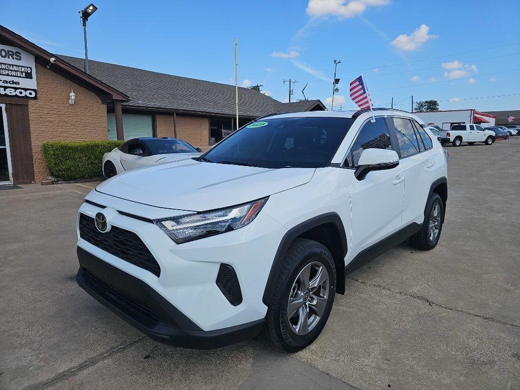 Toyota RAV4 XLE FWD (Natl) 2025