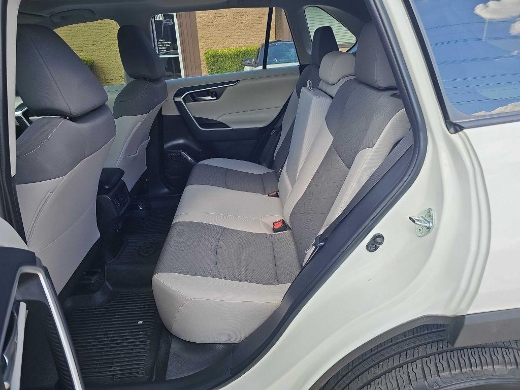 Toyota RAV4 XLE FWD (Natl) 2025