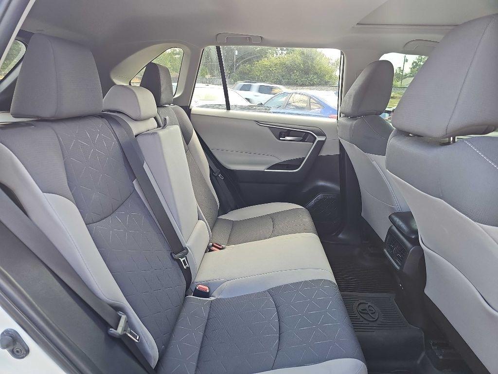 Toyota RAV4 XLE FWD (Natl) 2025