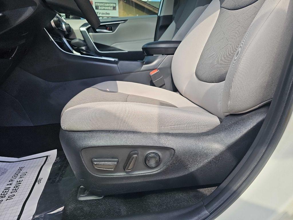 Toyota RAV4 XLE FWD (Natl) 2025