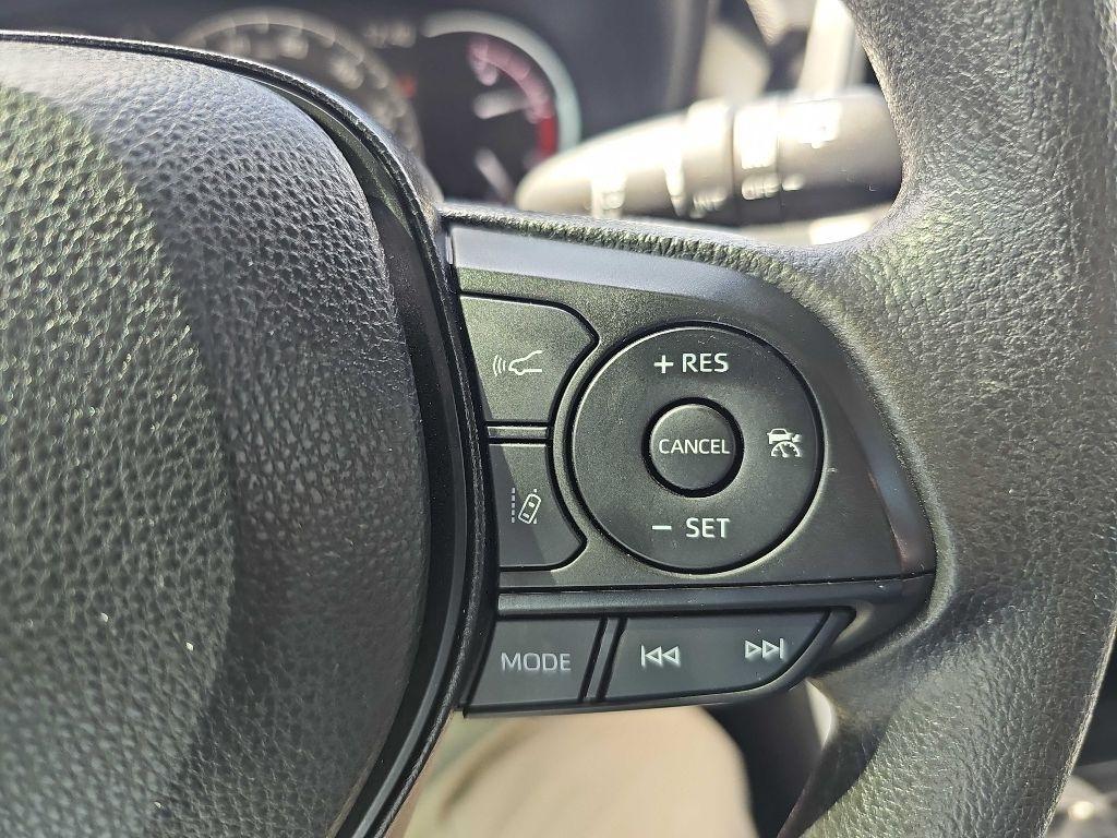 Toyota RAV4 XLE FWD (Natl) 2025