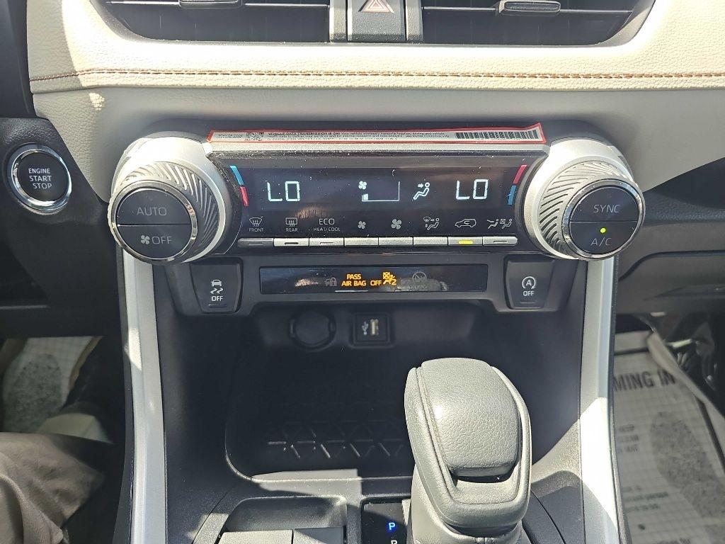 Toyota RAV4 XLE FWD (Natl) 2025