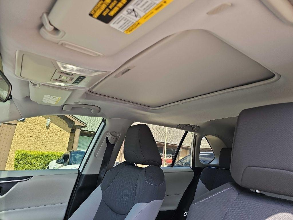 Toyota RAV4 XLE FWD (Natl) 2025