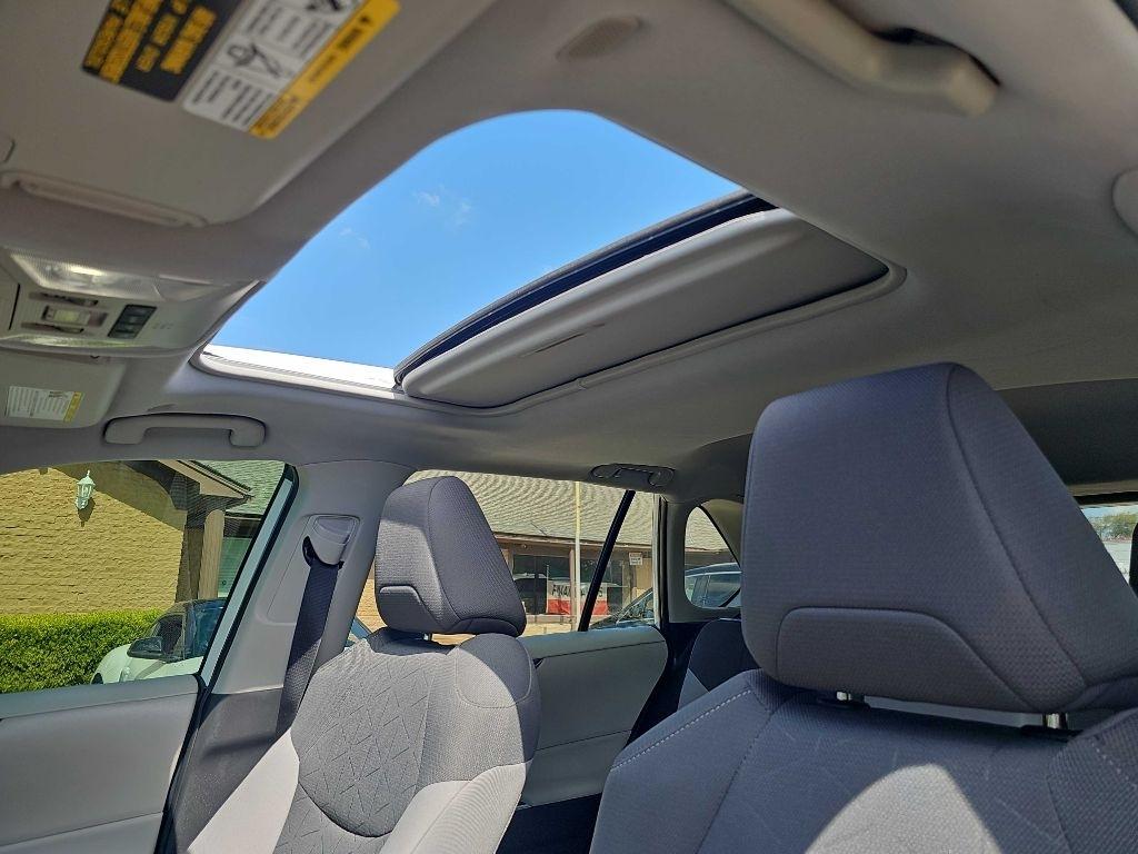 Toyota RAV4 XLE FWD (Natl) 2025