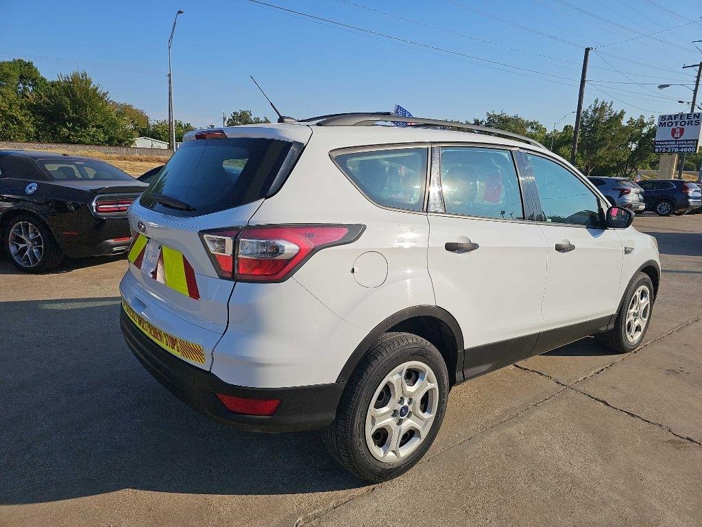 Ford Escape photo 2