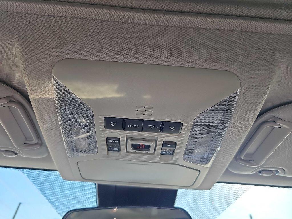 Toyota RAV4 Hybrid XLE Premium AWD (Natl) 2024