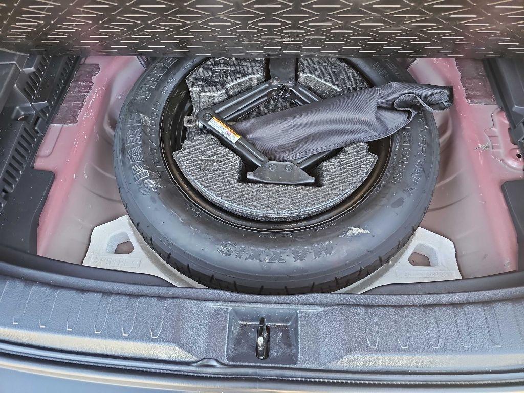Toyota RAV4 Hybrid XLE Premium AWD (Natl) 2024
