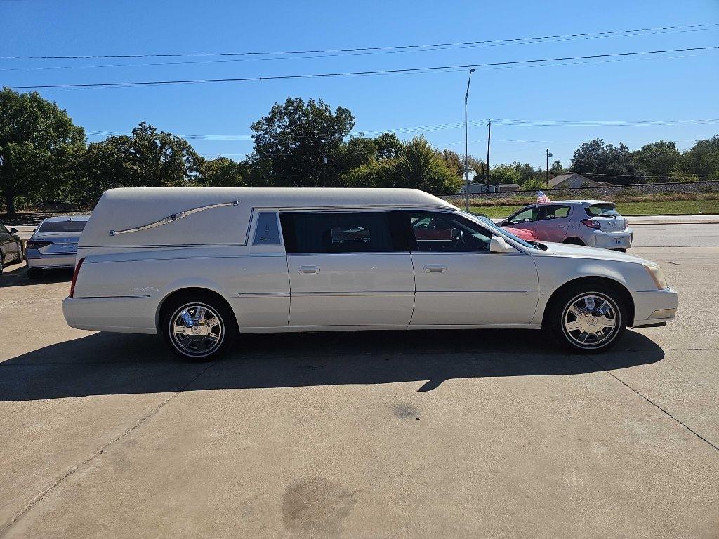 Cadillac DTS Professional 4dr Sdn Funeral Coach 1SH 2008