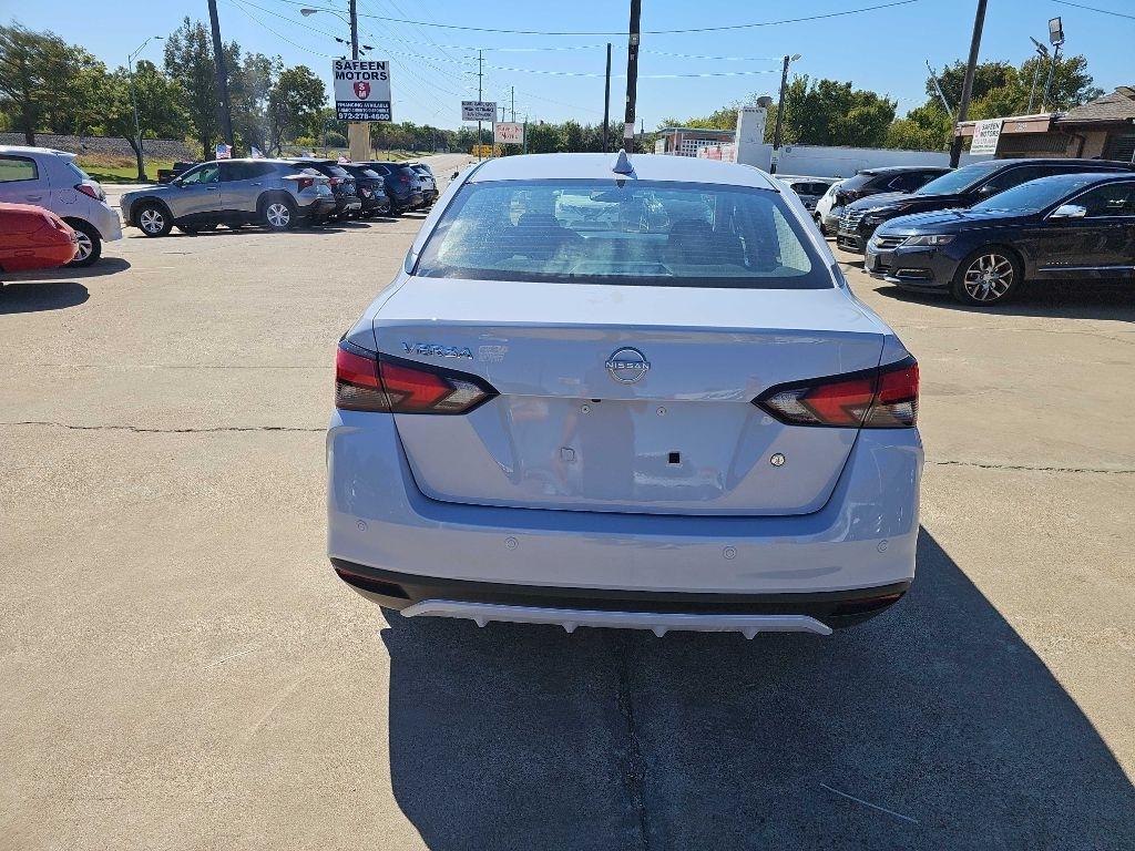 Nissan Versa SV CVT 2025