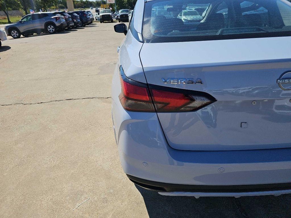 Nissan Versa SV CVT 2025