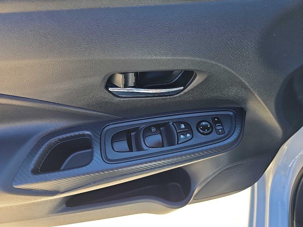 Nissan Versa SV CVT 2025
