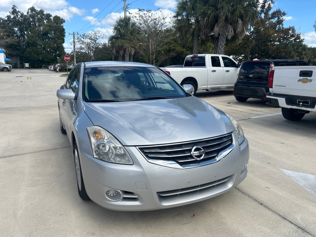 2010 Nissan Altima 2.5 S photo 2