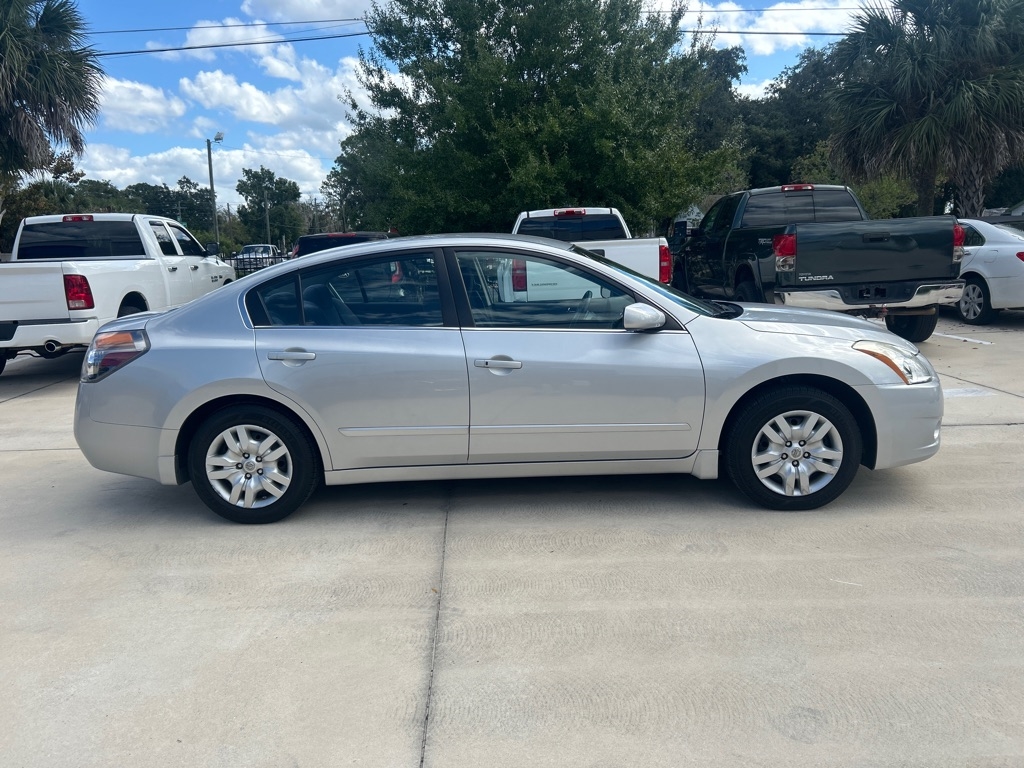 2010 Nissan Altima 2.5 S photo 3