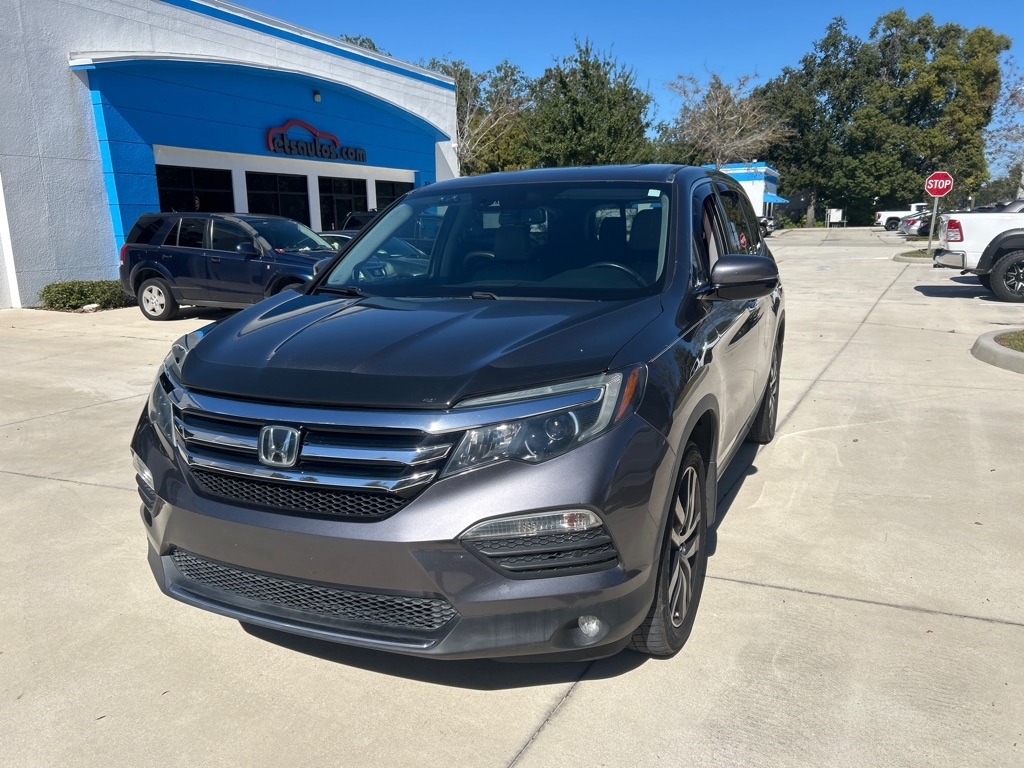 2017 Honda Pilot Elite's photo