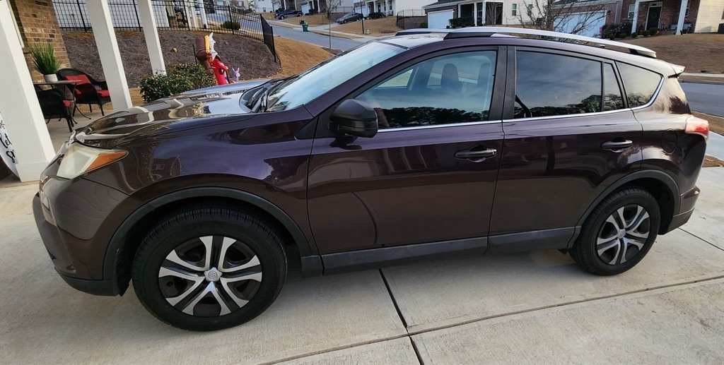 2017 Toyota RAV4 LE's photo