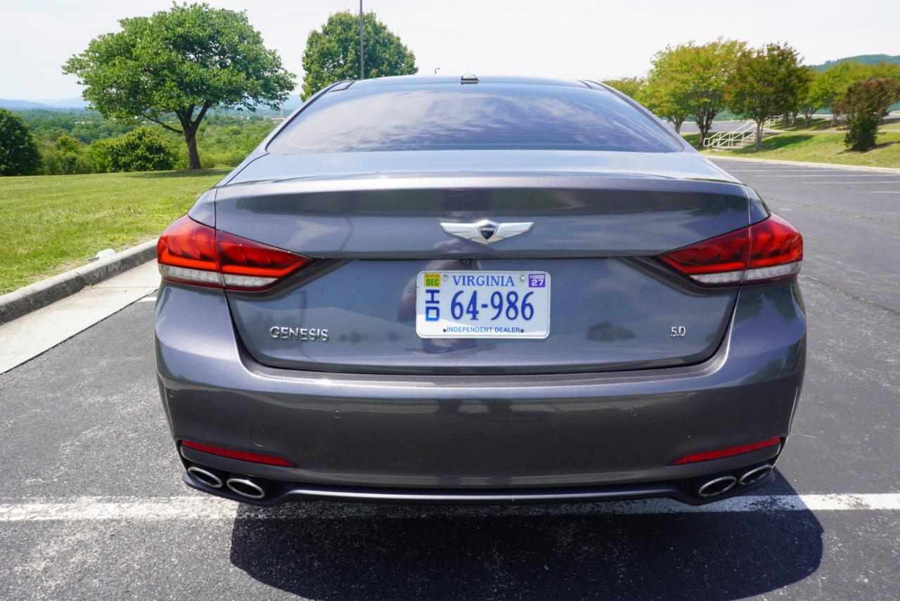 Hyundai Genesis 4dr Sdn V8 5.0L RWD 2015