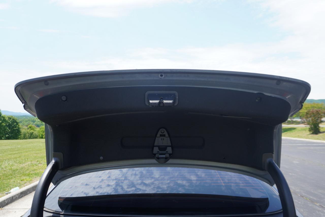 Hyundai Genesis 4dr Sdn V8 5.0L RWD 2015