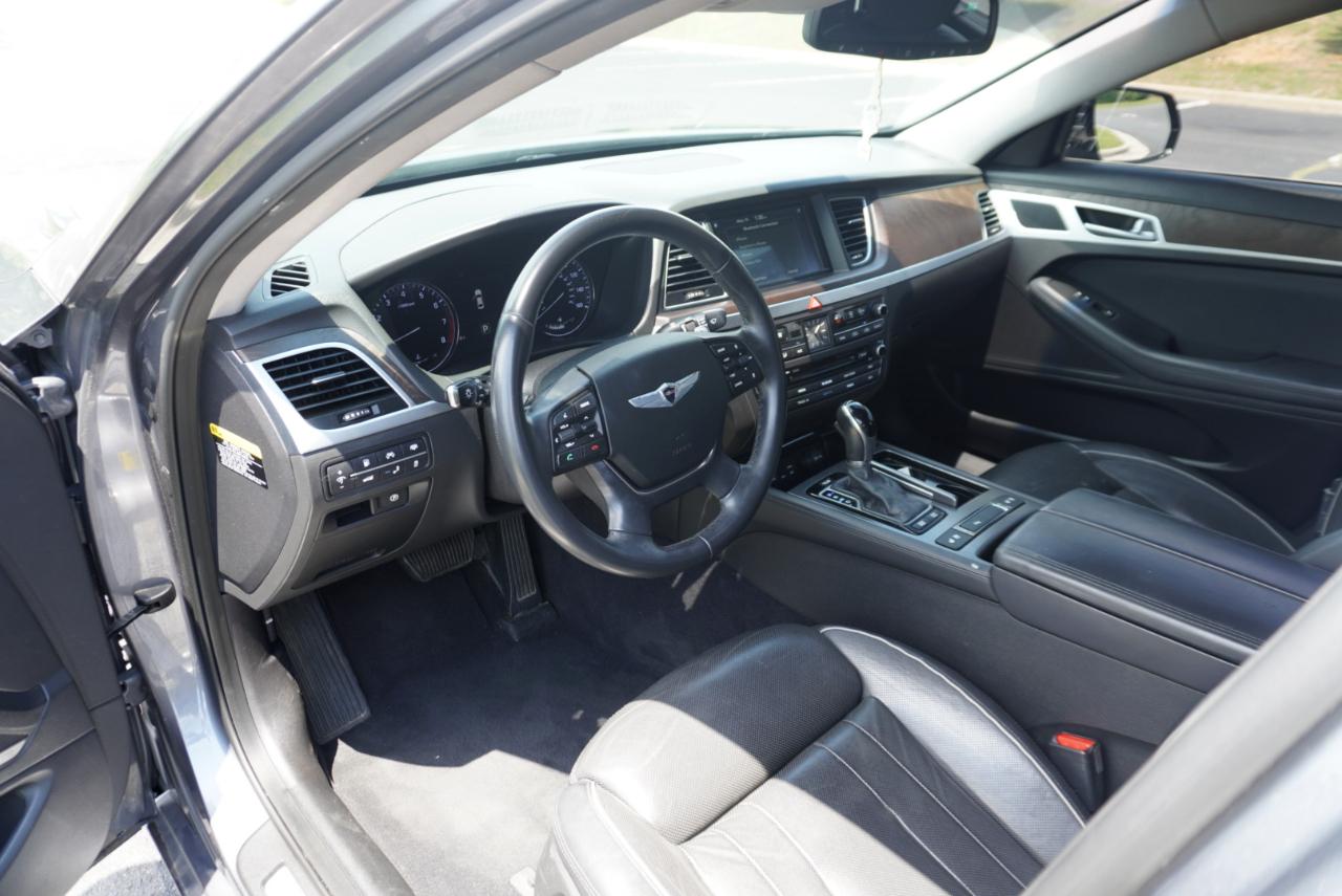 Hyundai Genesis 4dr Sdn V8 5.0L RWD 2015