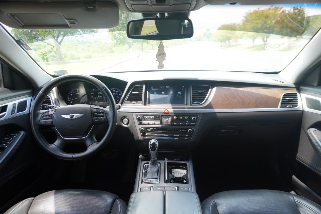 Hyundai Genesis 4dr Sdn V8 5.0L RWD 2015