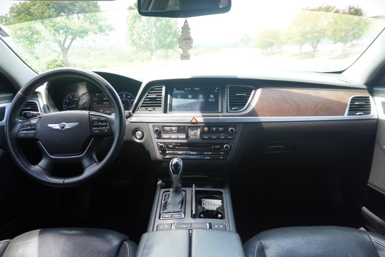Hyundai Genesis 4dr Sdn V8 5.0L RWD 2015