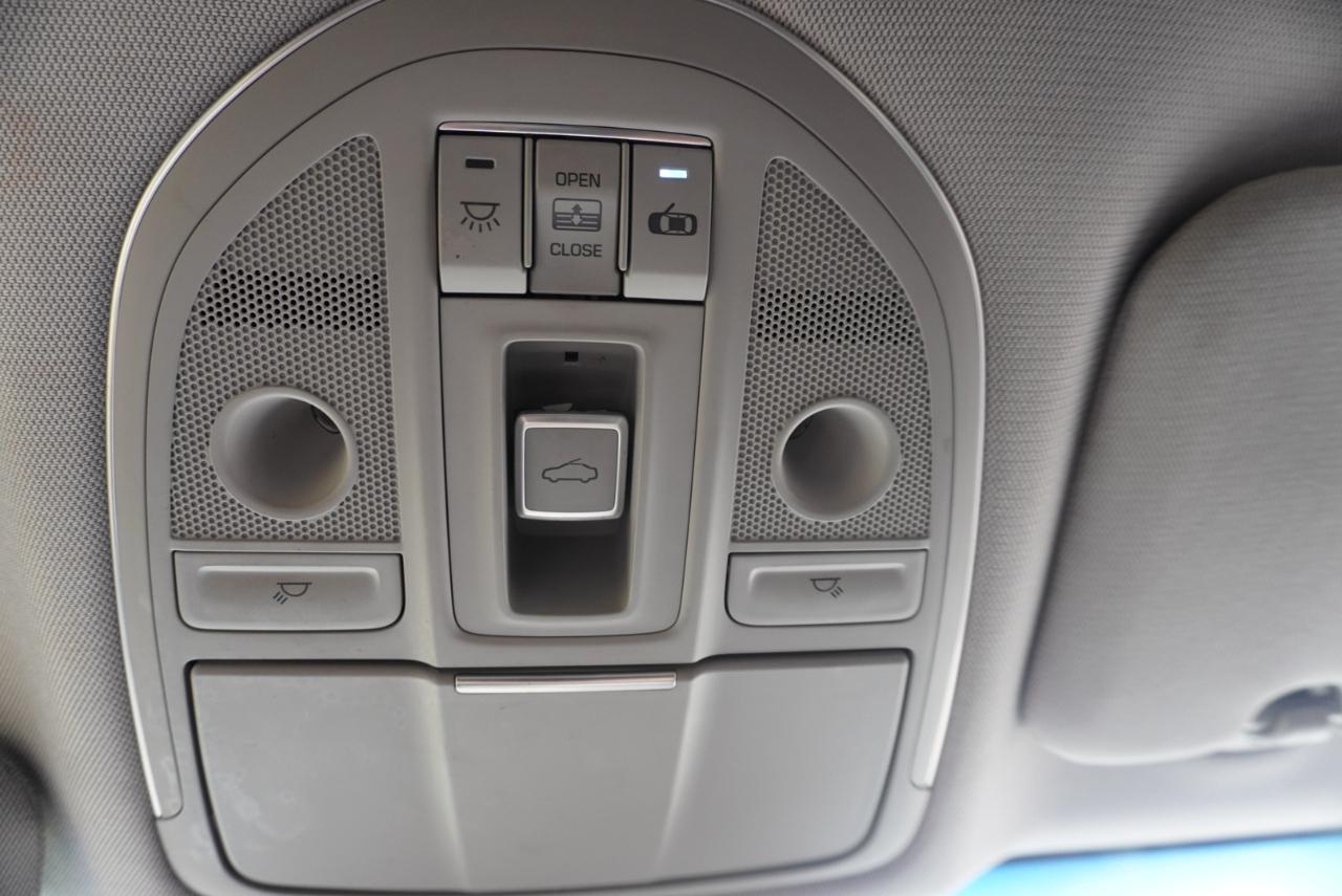 Hyundai Genesis 4dr Sdn V8 5.0L RWD 2015