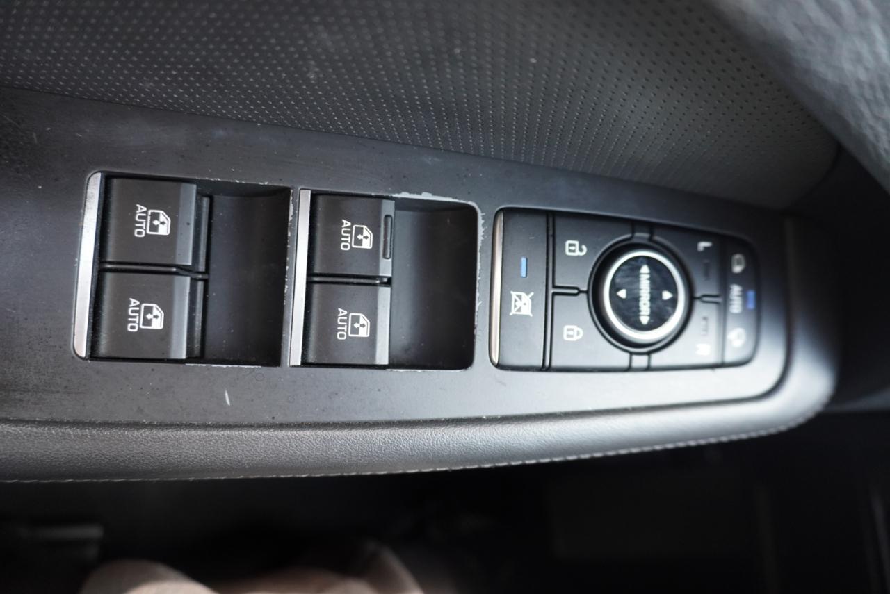 Hyundai Genesis 4dr Sdn V8 5.0L RWD 2015