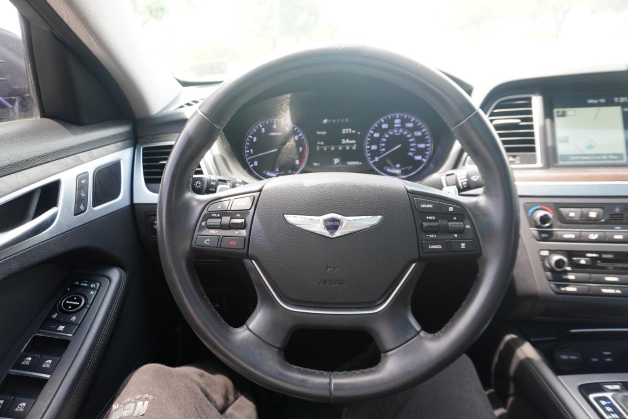 Hyundai Genesis 4dr Sdn V8 5.0L RWD 2015