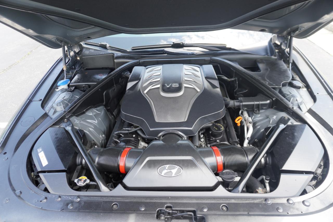 Hyundai Genesis 4dr Sdn V8 5.0L RWD 2015