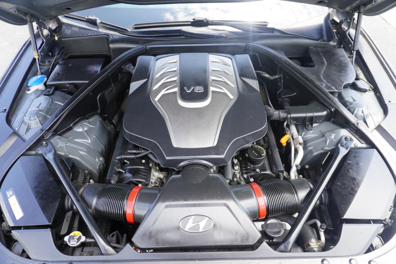 Hyundai Genesis 4dr Sdn V8 5.0L RWD 2015