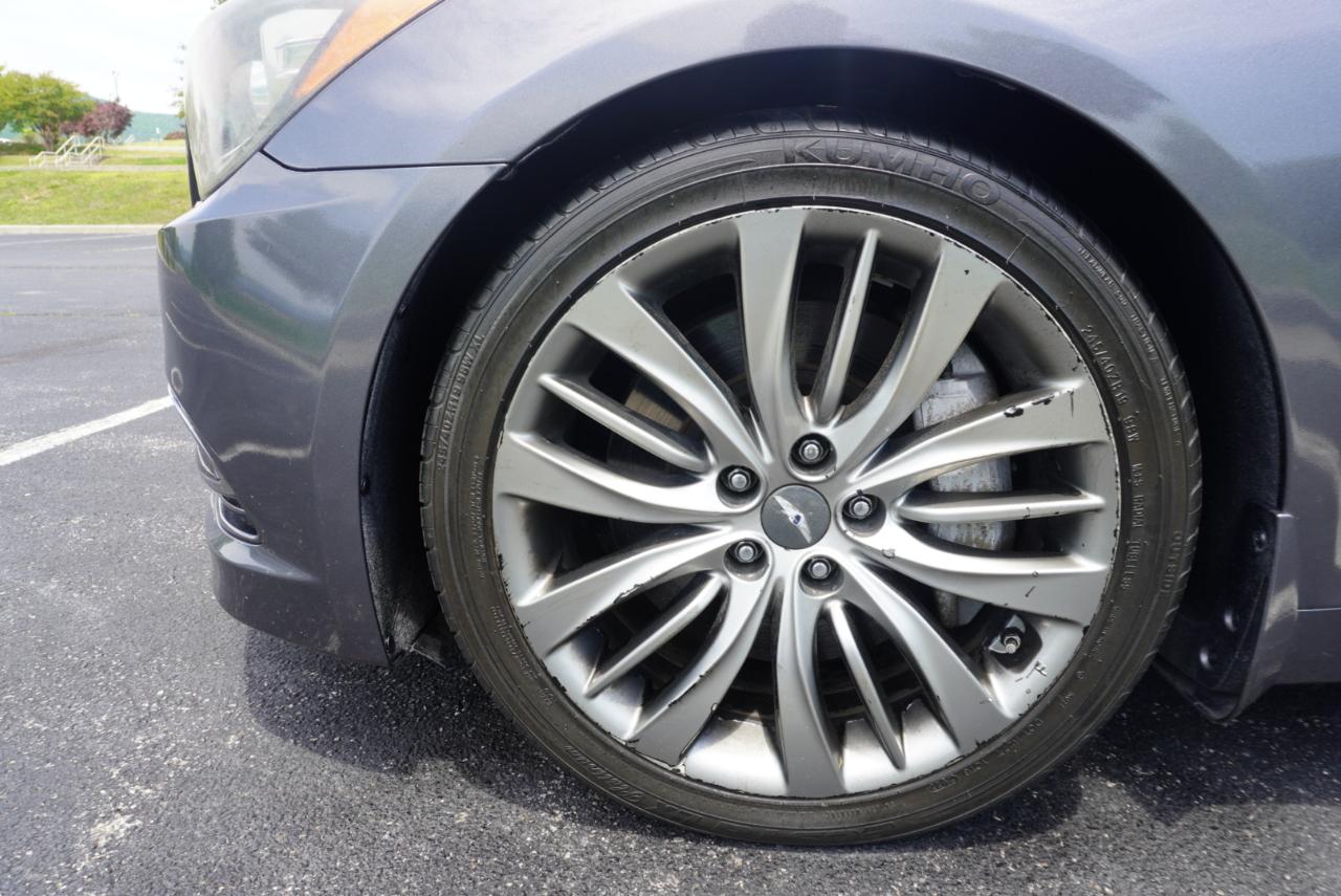 Hyundai Genesis 4dr Sdn V8 5.0L RWD 2015
