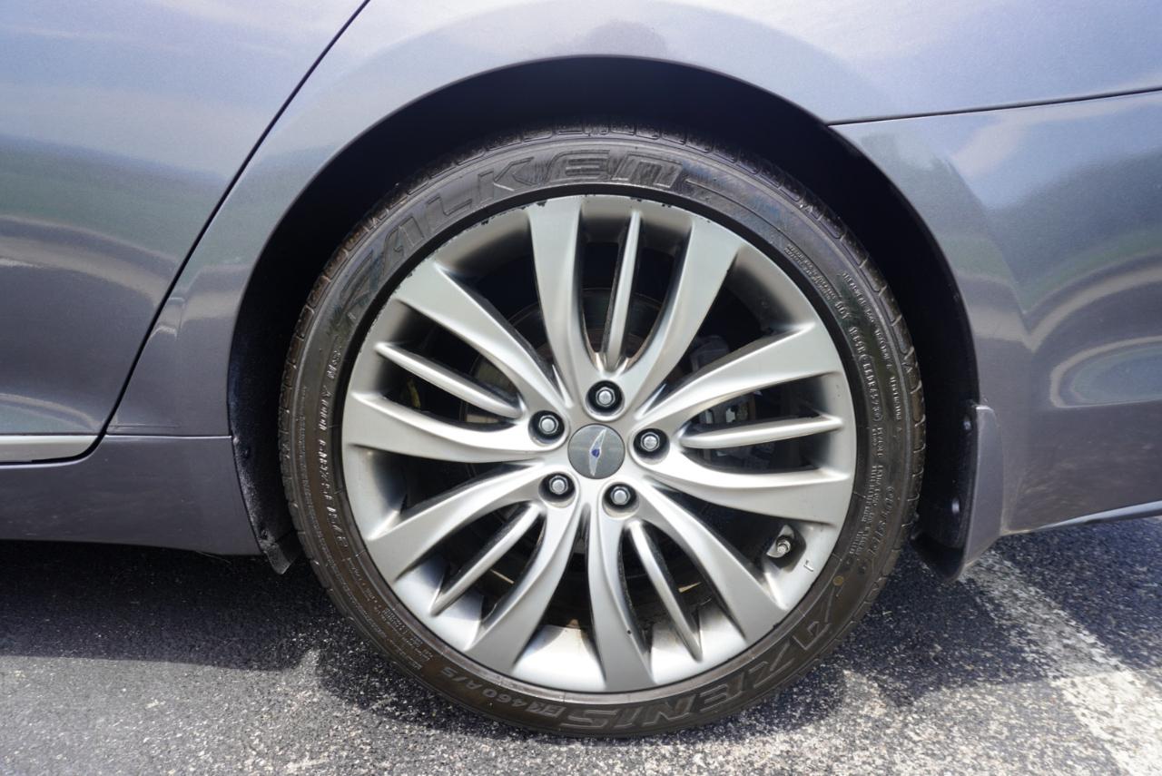 Hyundai Genesis 4dr Sdn V8 5.0L RWD 2015