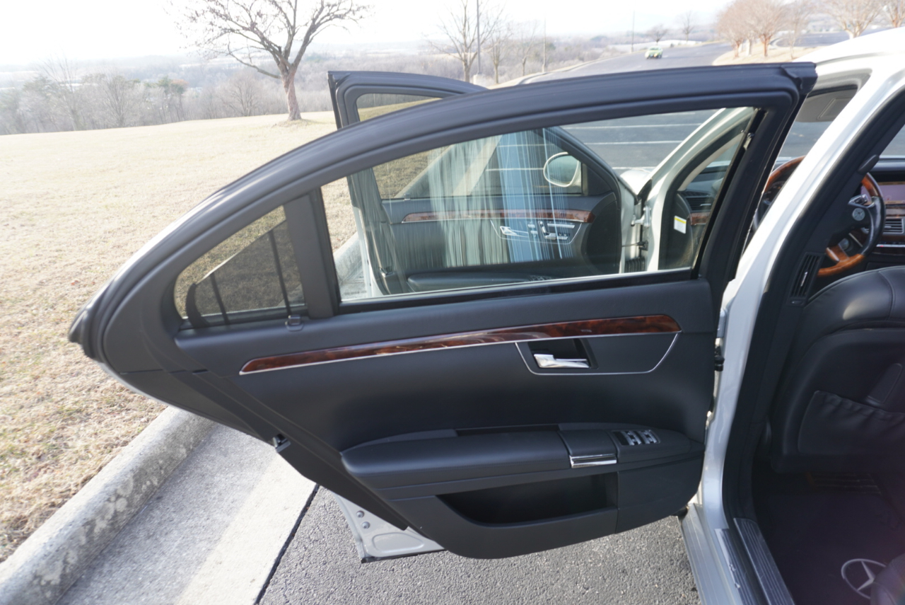 Mercedes-Benz S-Class S550 2008