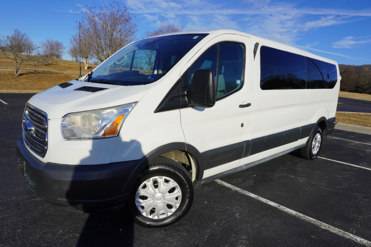 Ford Transit Wagon T-350 148" Low Roof XLT Swing-Out RH Dr 2017