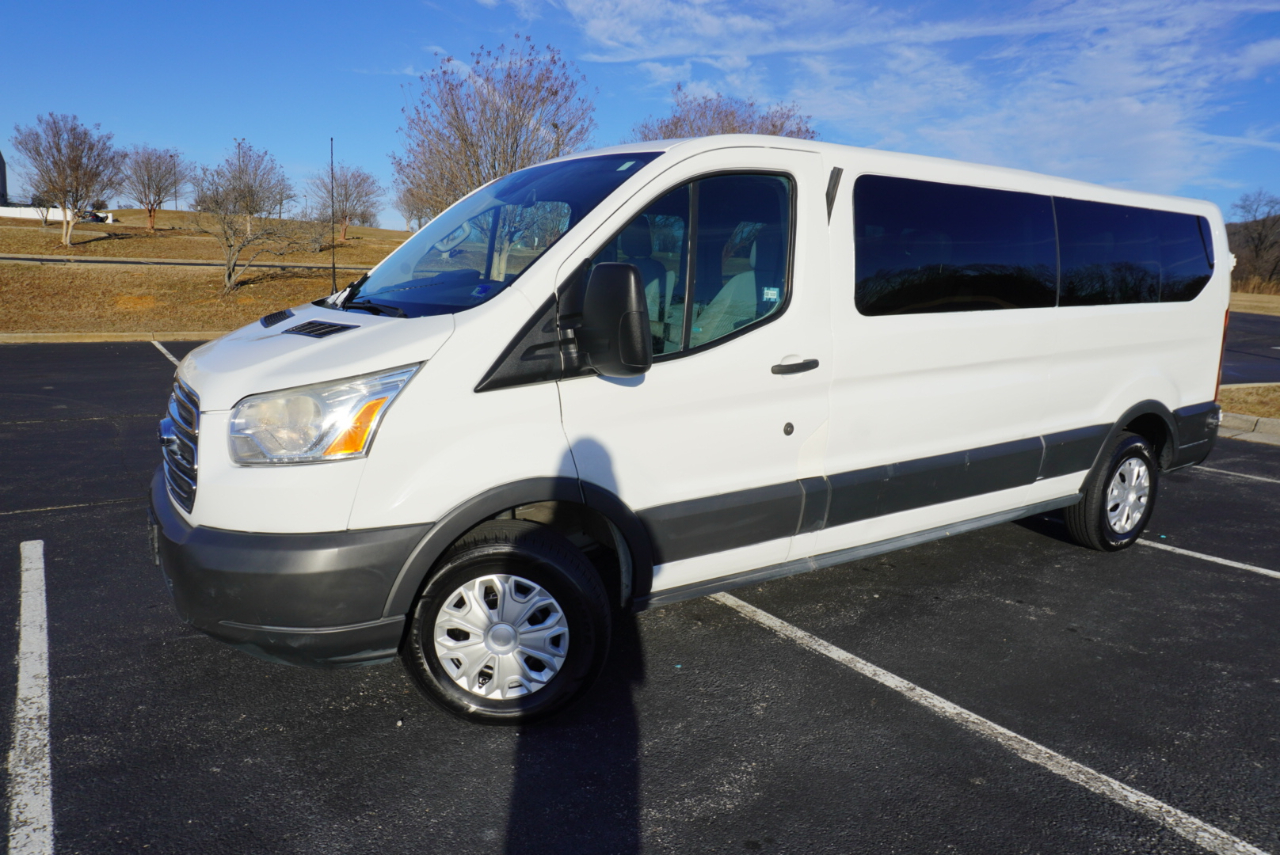 Ford Transit Wagon T-350 148" Low Roof XLT Swing-Out RH Dr 2017
