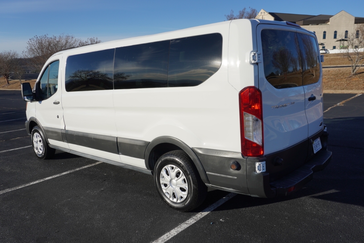 Ford Transit Wagon T-350 148" Low Roof XLT Swing-Out RH Dr 2017