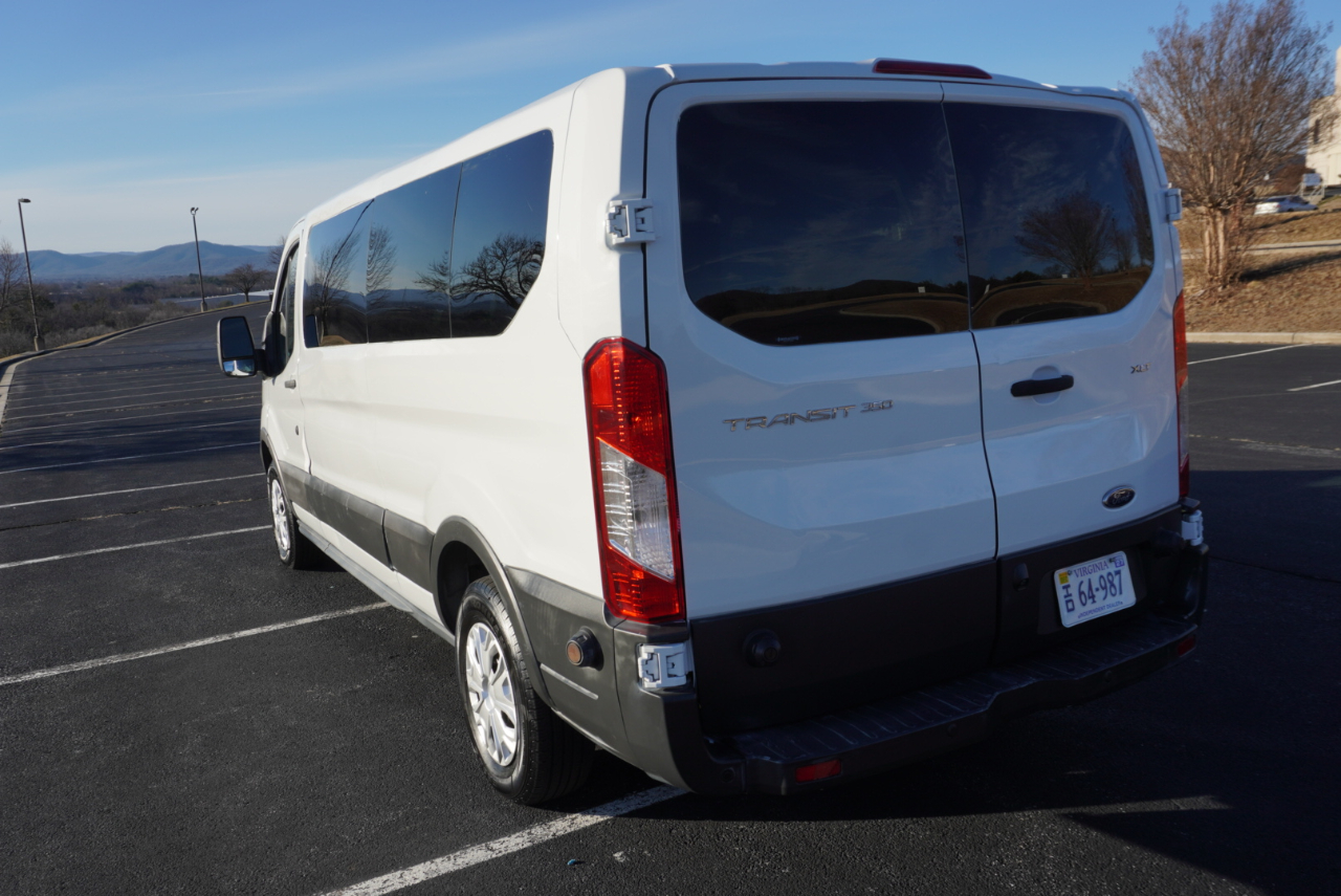 Ford Transit Wagon T-350 148" Low Roof XLT Swing-Out RH Dr 2017