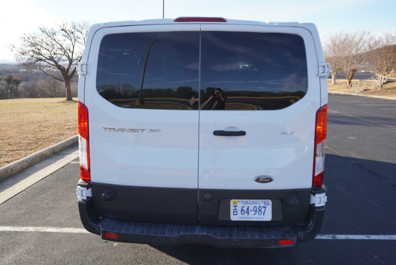 Ford Transit Wagon T-350 148" Low Roof XLT Swing-Out RH Dr 2017