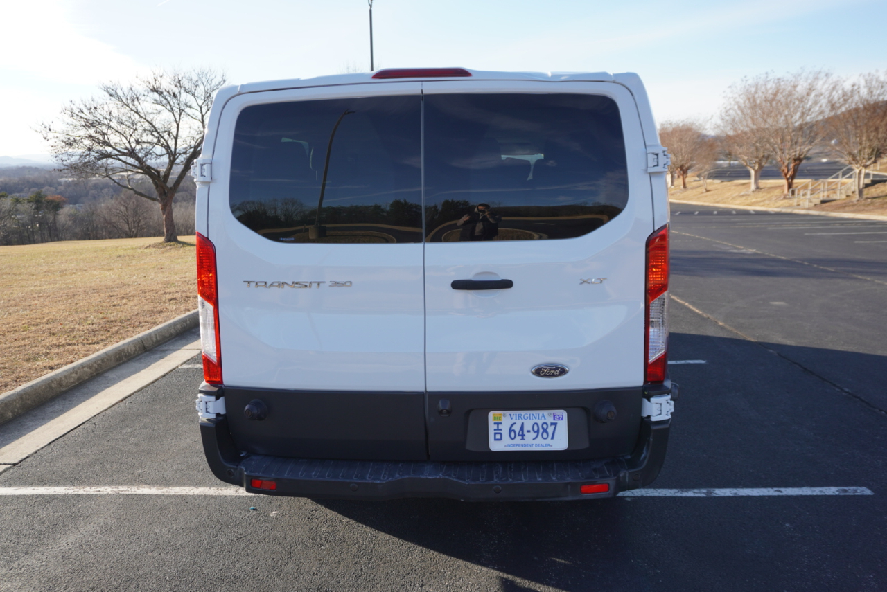 Ford Transit Wagon T-350 148" Low Roof XLT Swing-Out RH Dr 2017