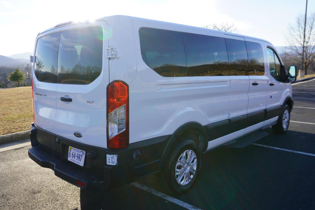 Ford Transit Wagon T-350 148" Low Roof XLT Swing-Out RH Dr 2017