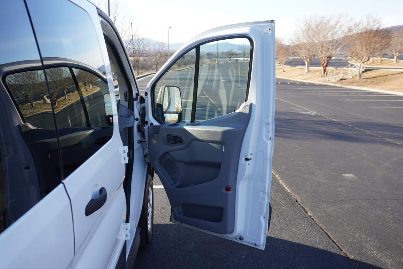 Ford Transit Wagon T-350 148" Low Roof XLT Swing-Out RH Dr 2017